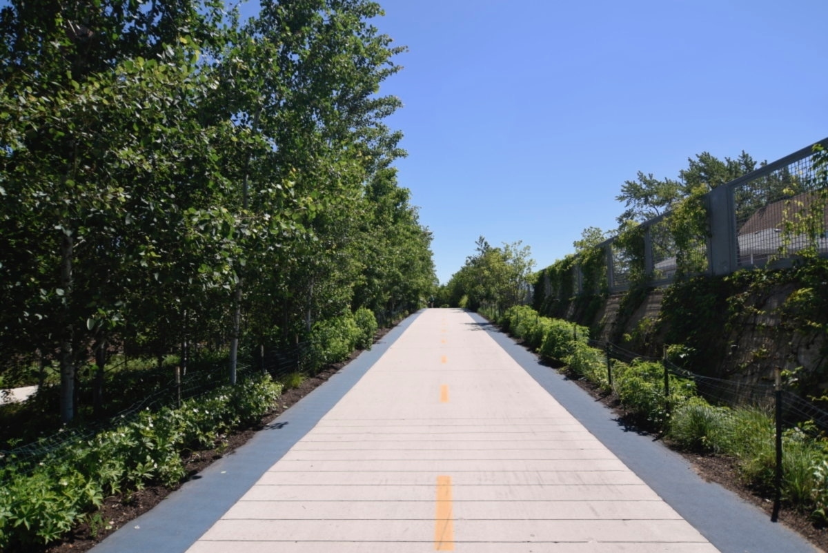 2147 W CHURCHILL Street