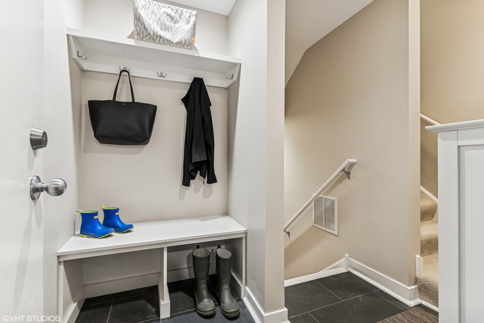 2147 W CHURCHILL Street