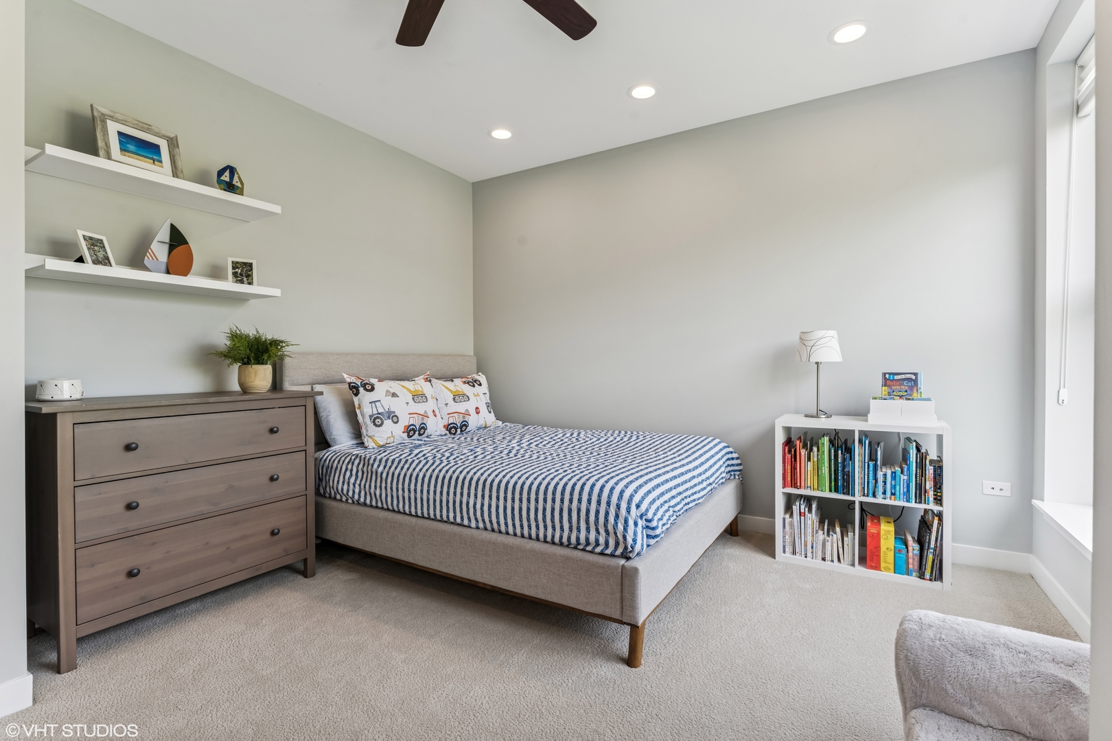 2147 W CHURCHILL Street