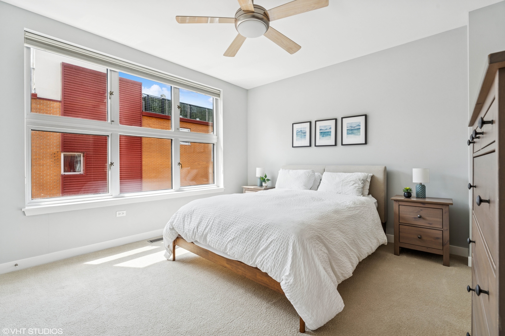 2147 W CHURCHILL Street