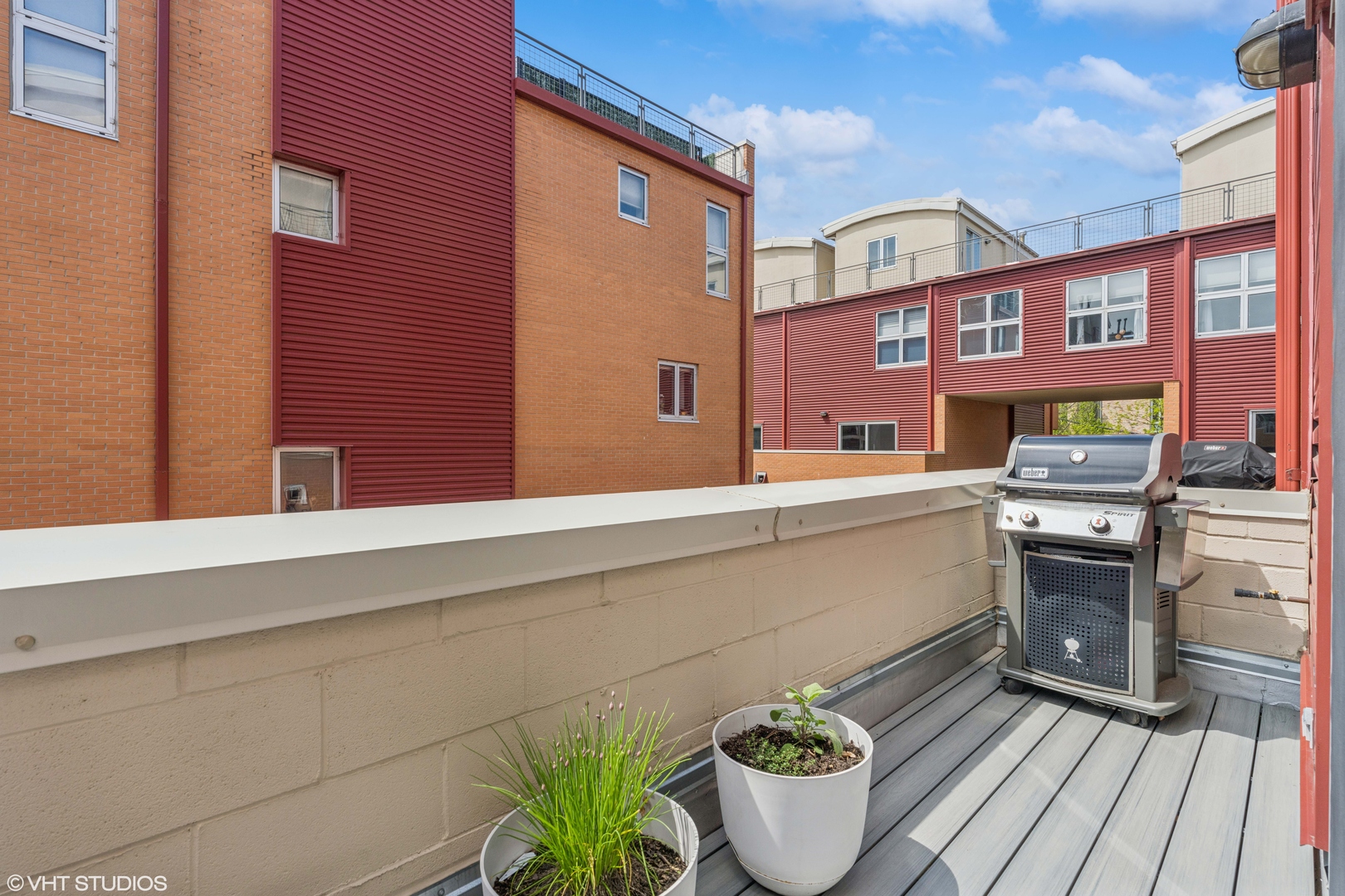 2147 W CHURCHILL Street