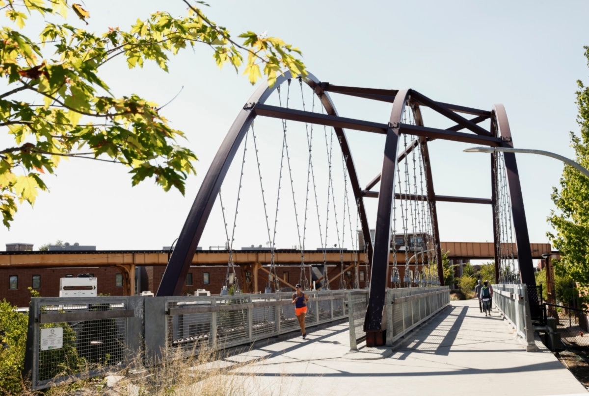 2147 W CHURCHILL Street