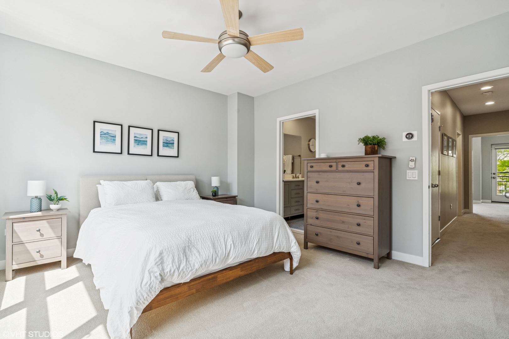 2147 W CHURCHILL Street