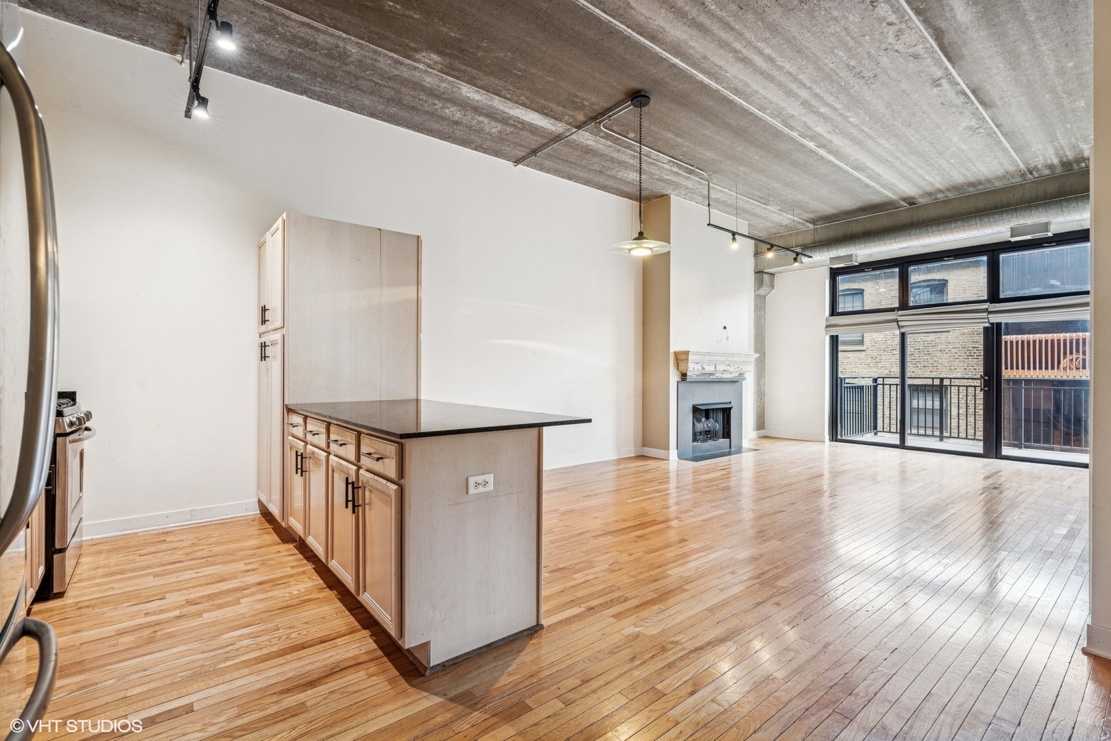 1635 W Belmont Avenue Unit: 313