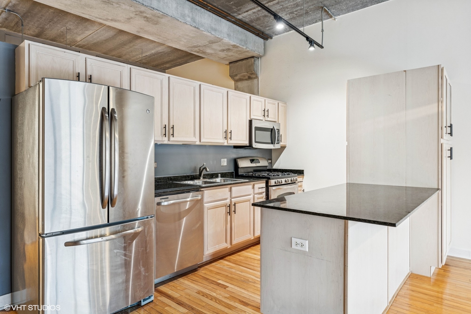 1635 W Belmont Avenue Unit: 313