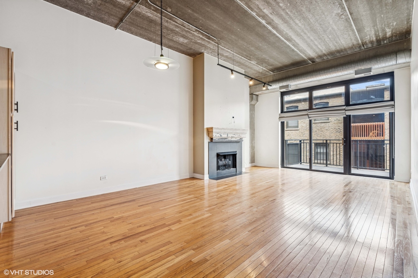 1635 W Belmont Avenue Unit: 313