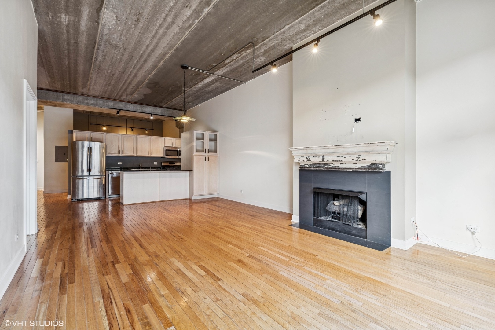 1635 W Belmont Avenue Unit: 313