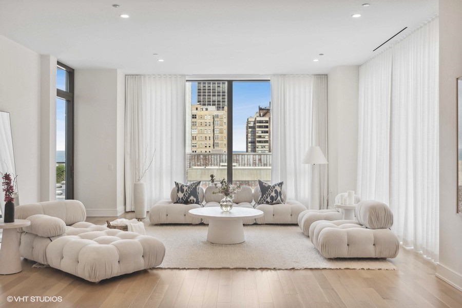 1550 N Clark Street Unit: 804