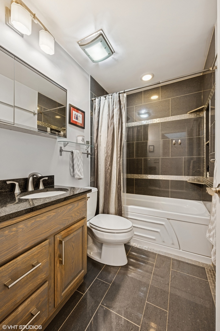 3401 N Janssen Avenue Unit: F