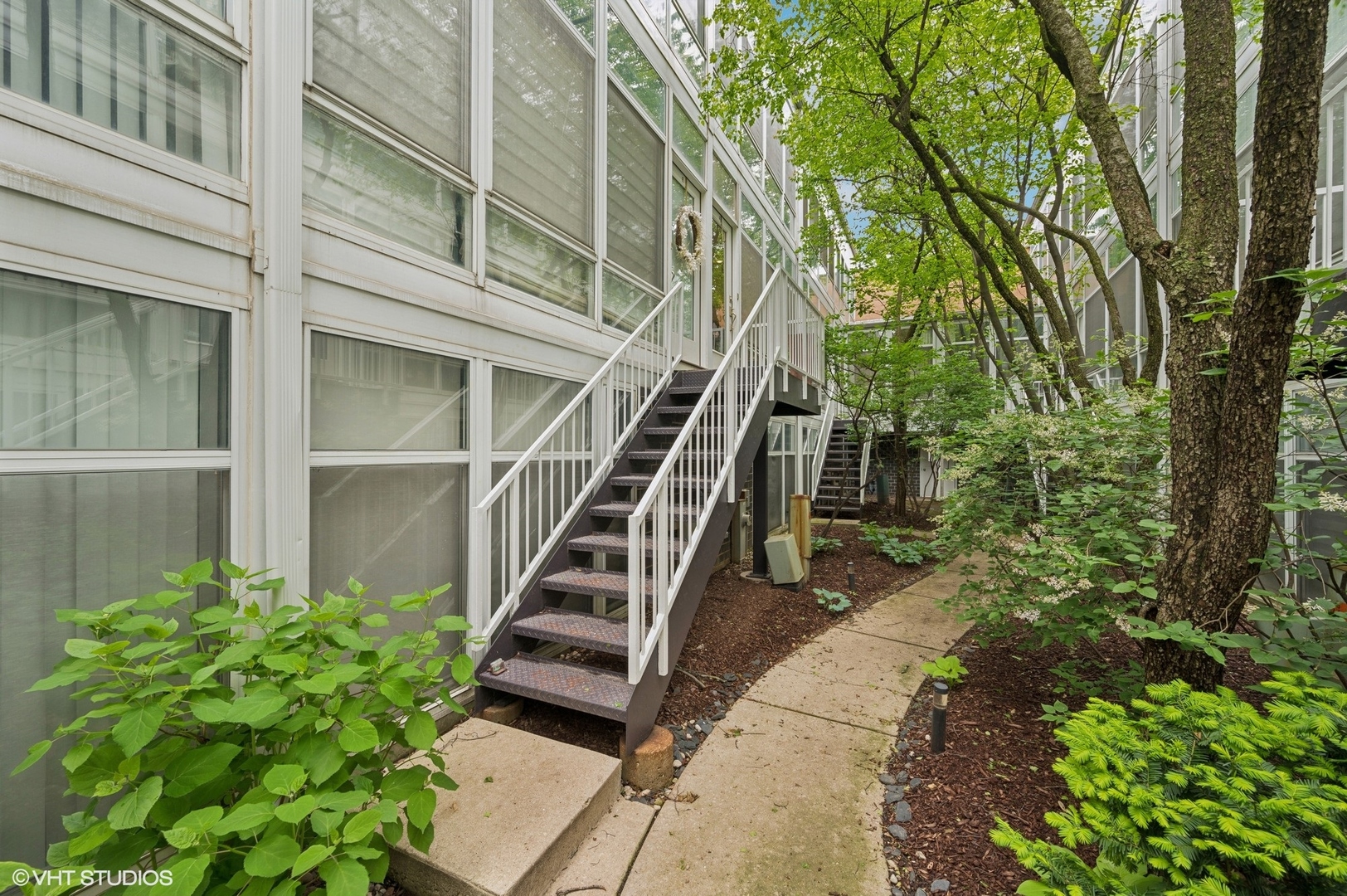 3401 N Janssen Avenue Unit: F