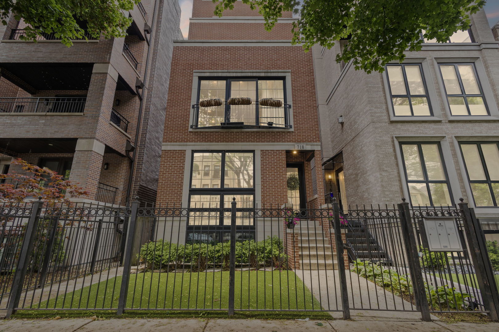 718 W Aldine Avenue Unit: 3