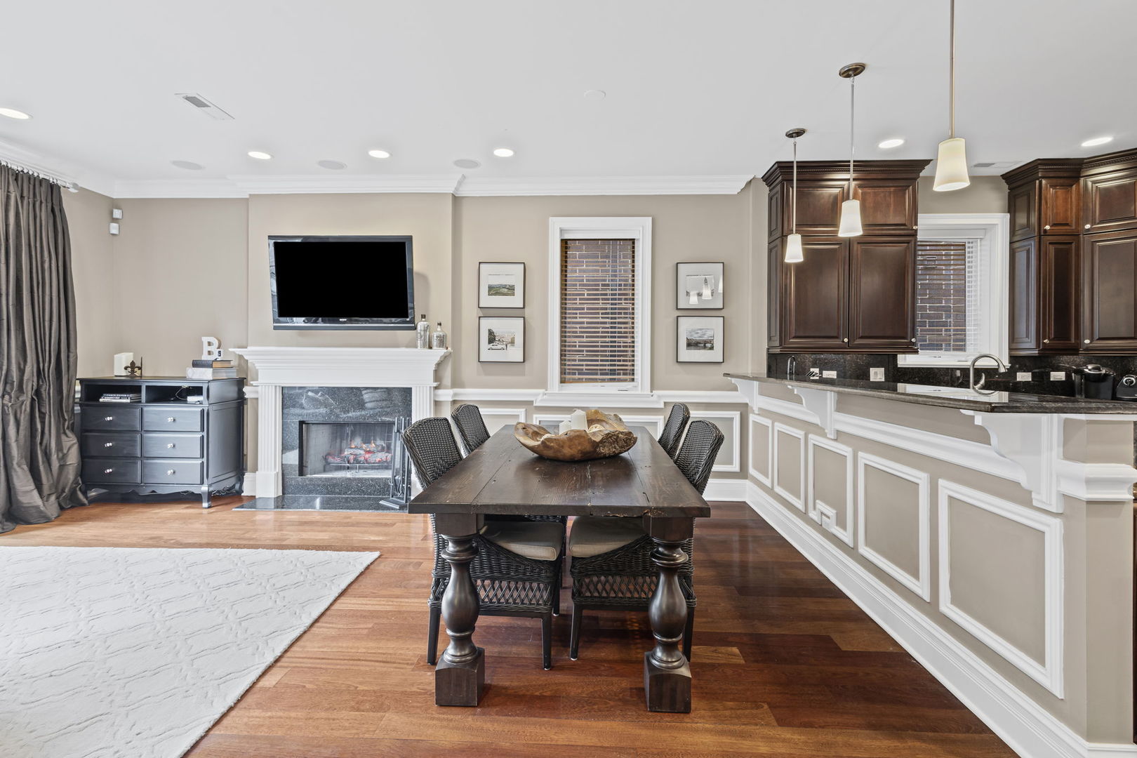 718 W Aldine Avenue Unit: 3