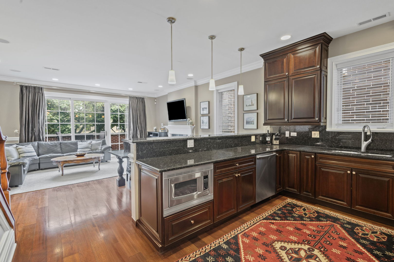 718 W Aldine Avenue Unit: 3