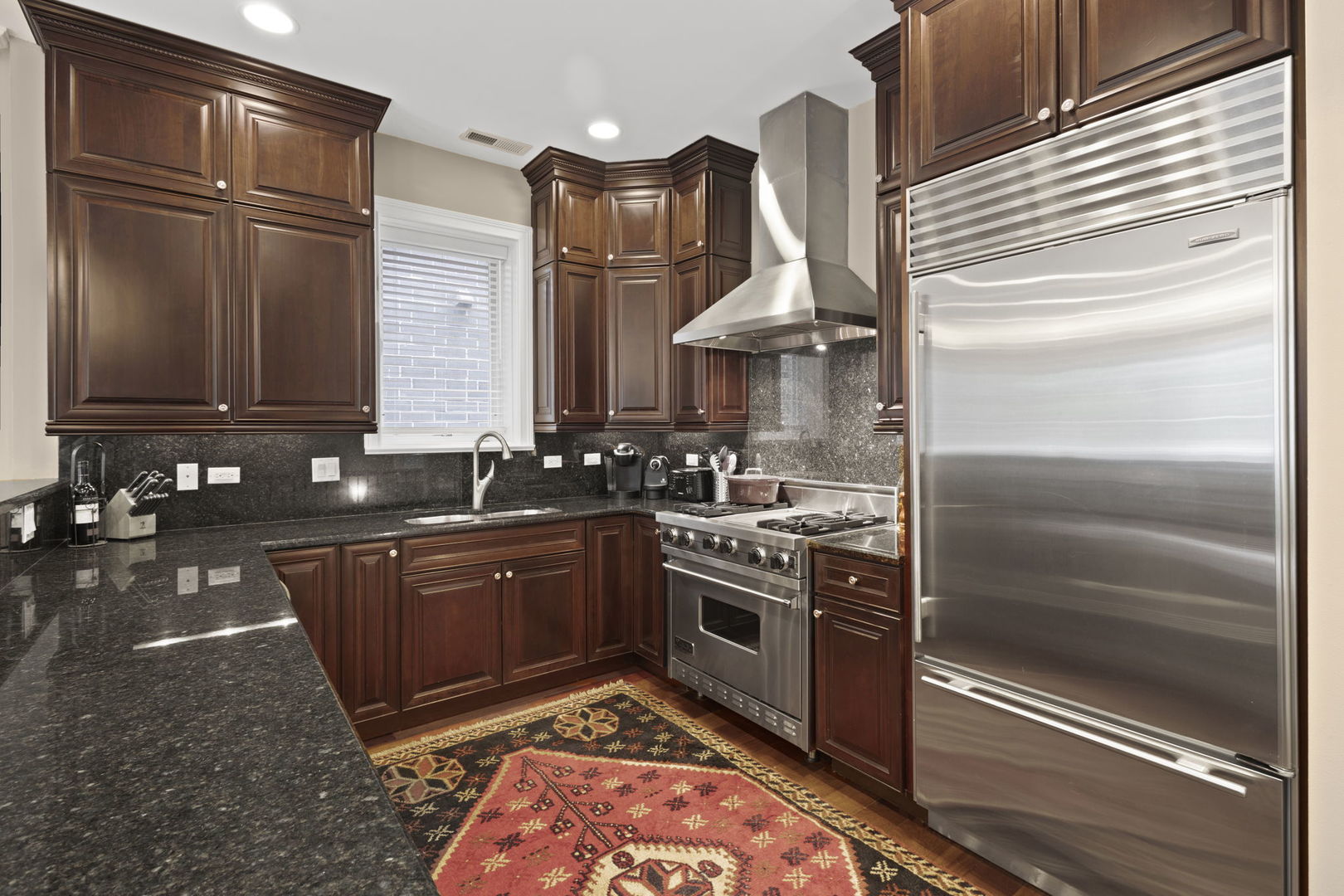 718 W Aldine Avenue Unit: 3