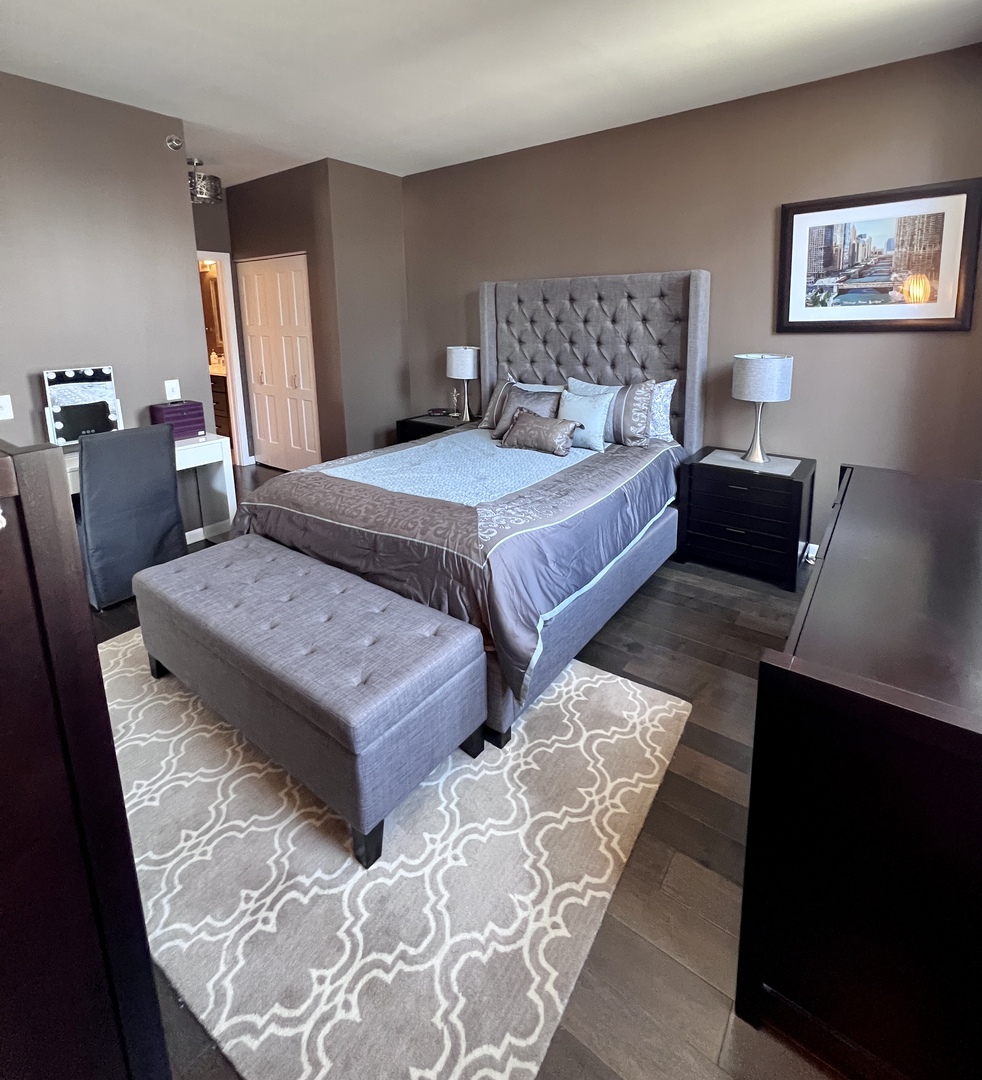 330 N Jefferson Street Unit: 1404