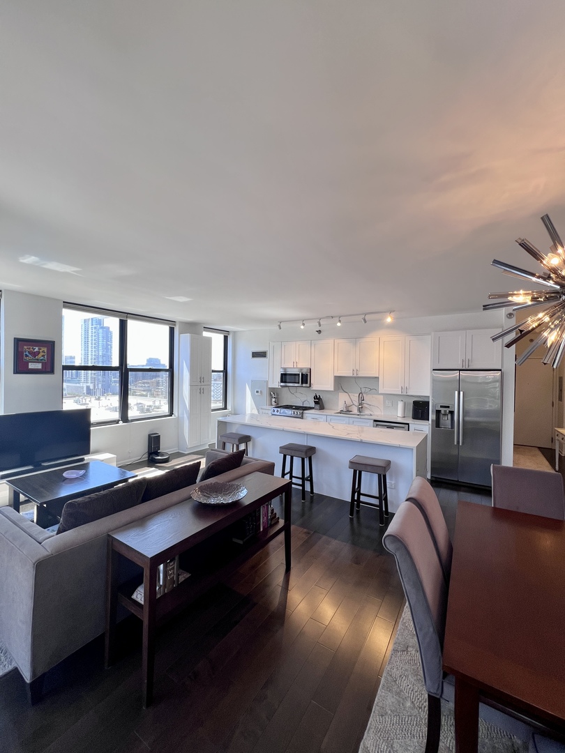 330 N Jefferson Street Unit: 1404