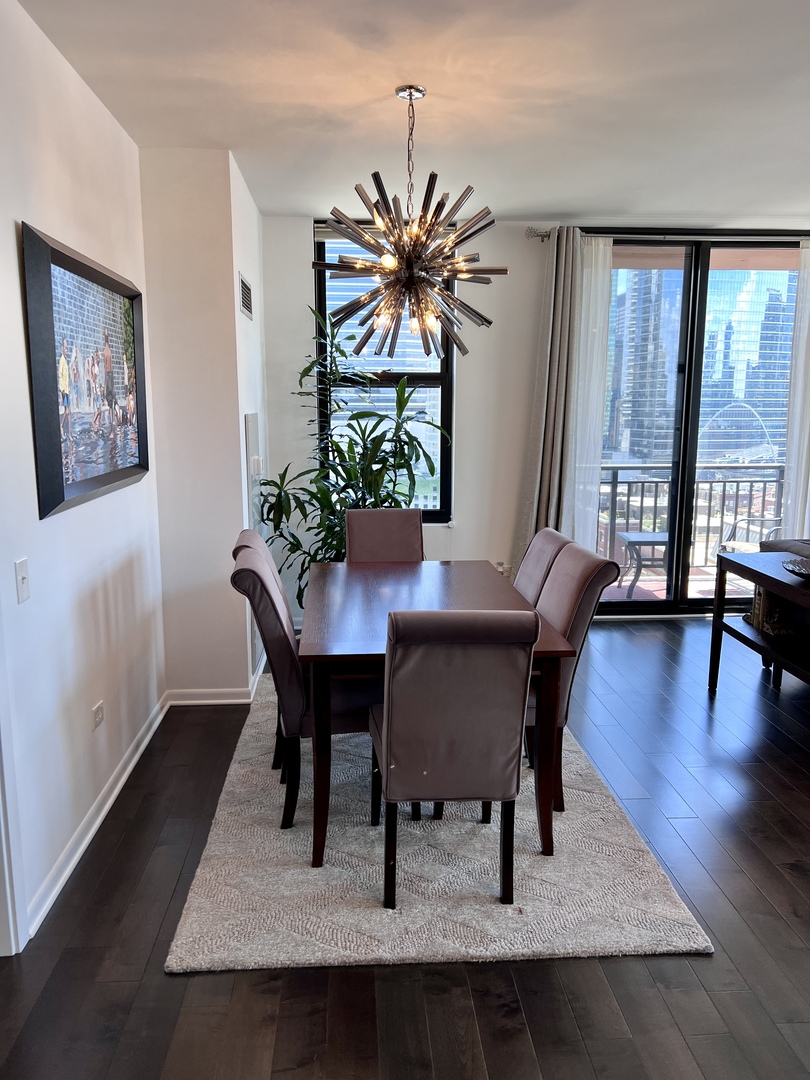 330 N Jefferson Street Unit: 1404