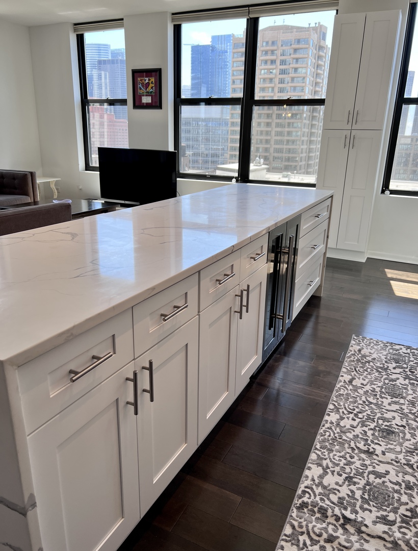 330 N Jefferson Street Unit: 1404