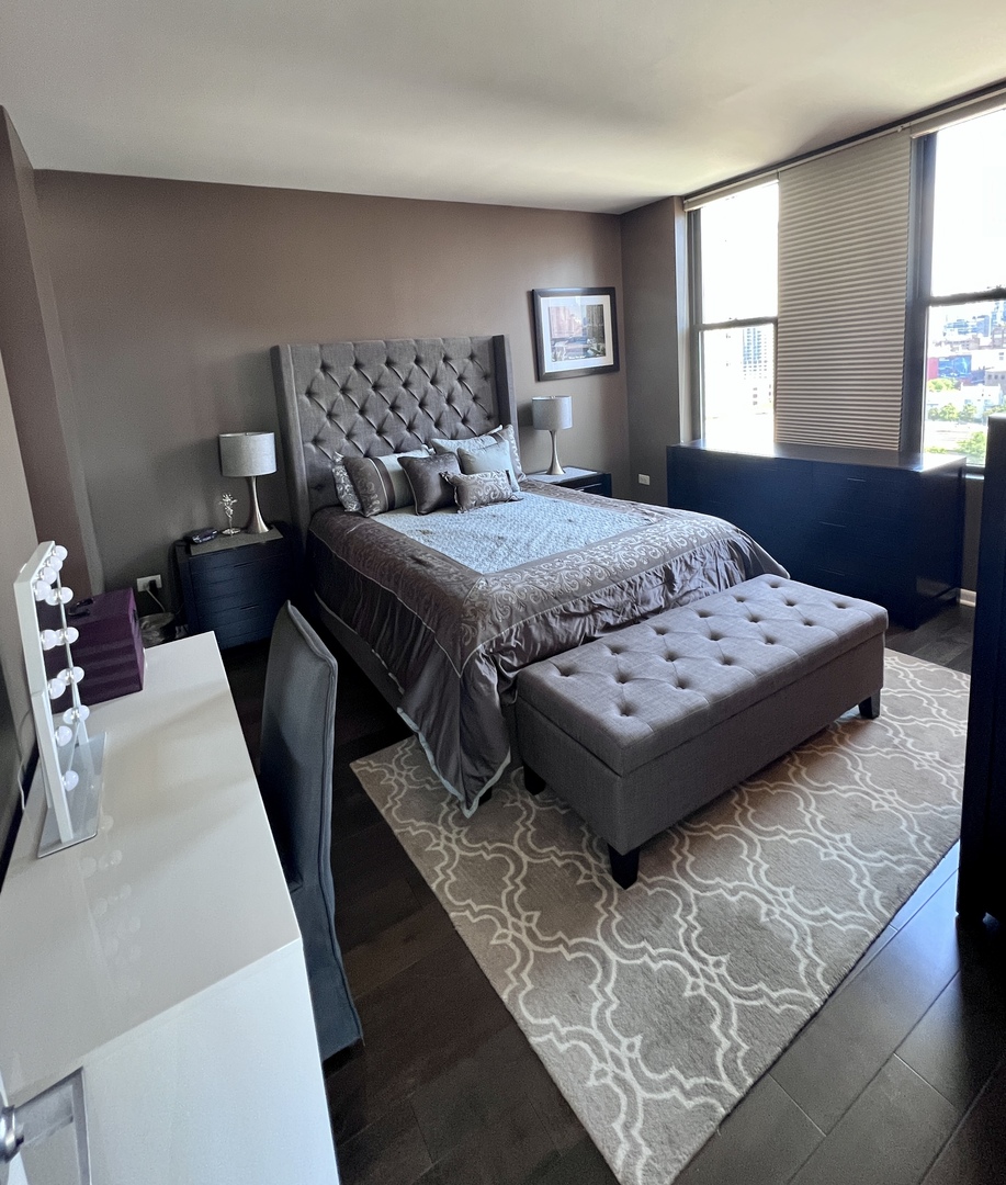 330 N Jefferson Street Unit: 1404