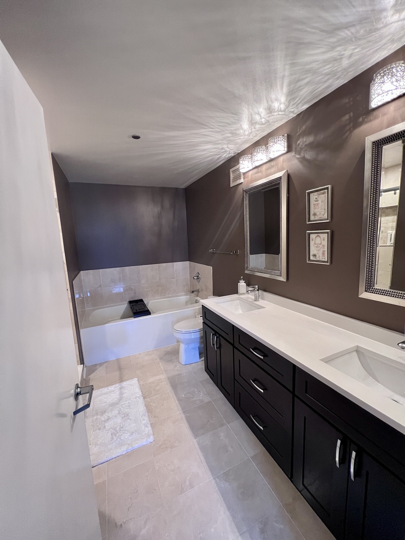 330 N Jefferson Street Unit: 1404