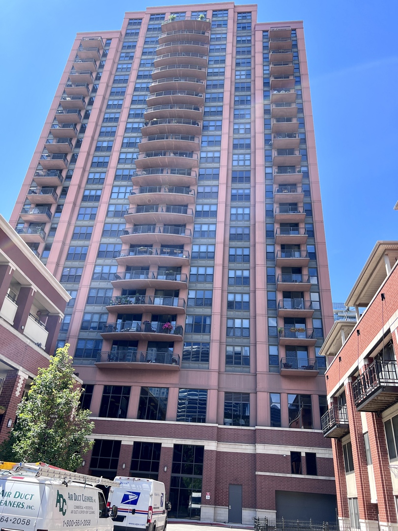 330 N Jefferson Street Unit: 1404
