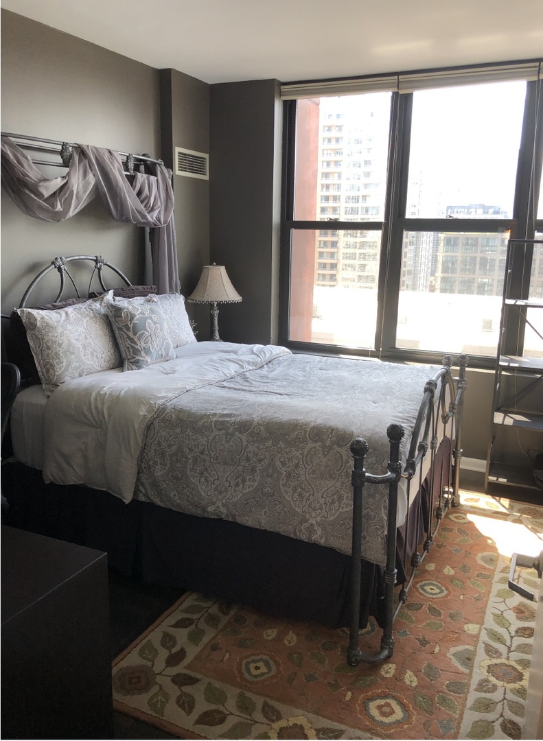 330 N Jefferson Street Unit: 1404