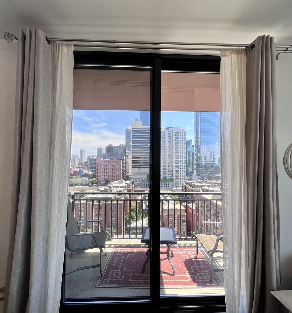 330 N Jefferson Street Unit: 1404