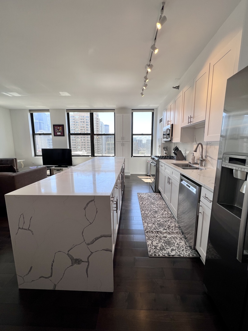 330 N Jefferson Street Unit: 1404