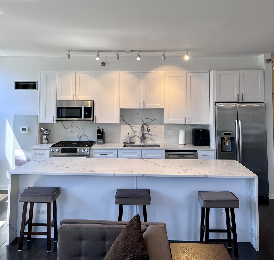 330 N Jefferson Street Unit: 1404