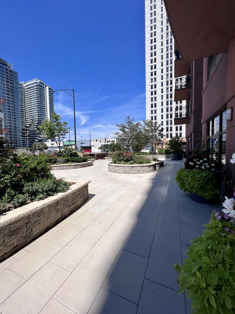 330 N Jefferson Street Unit: 1404