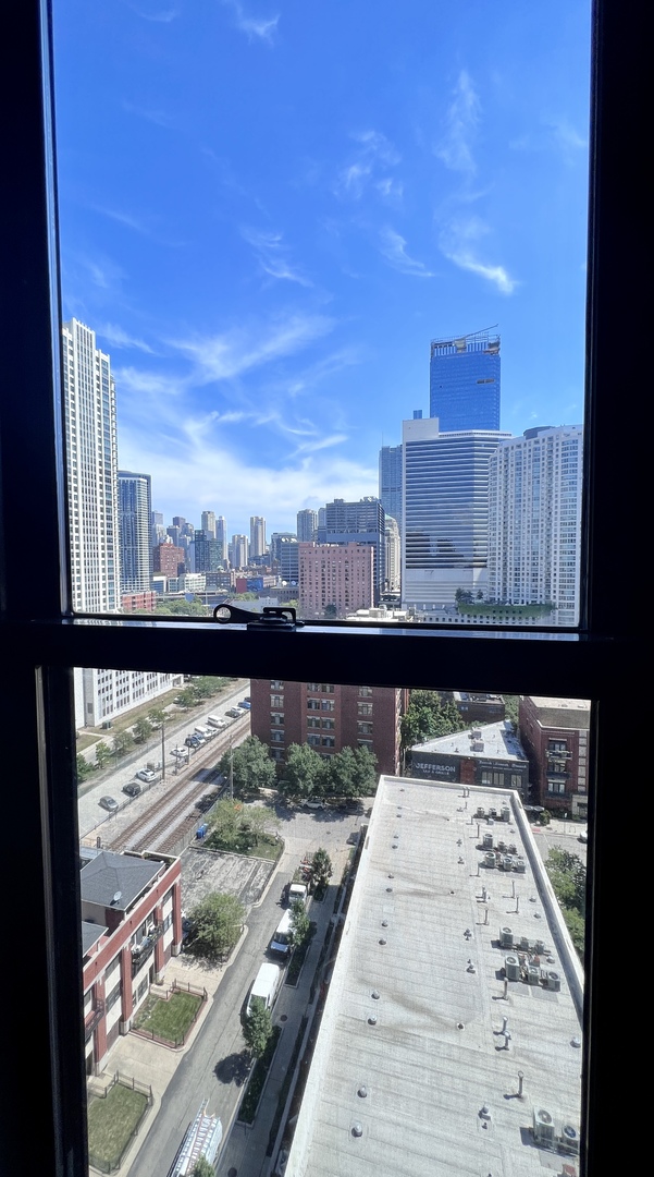 330 N Jefferson Street Unit: 1404