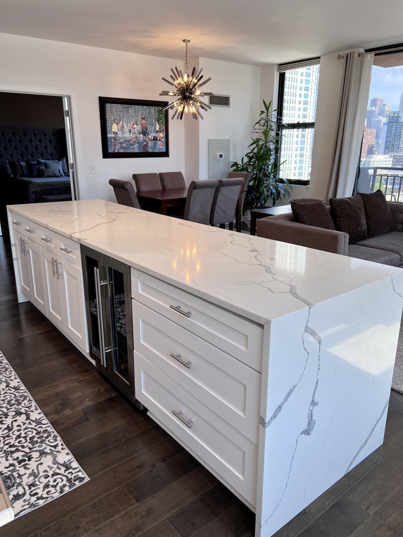 330 N Jefferson Street Unit: 1404