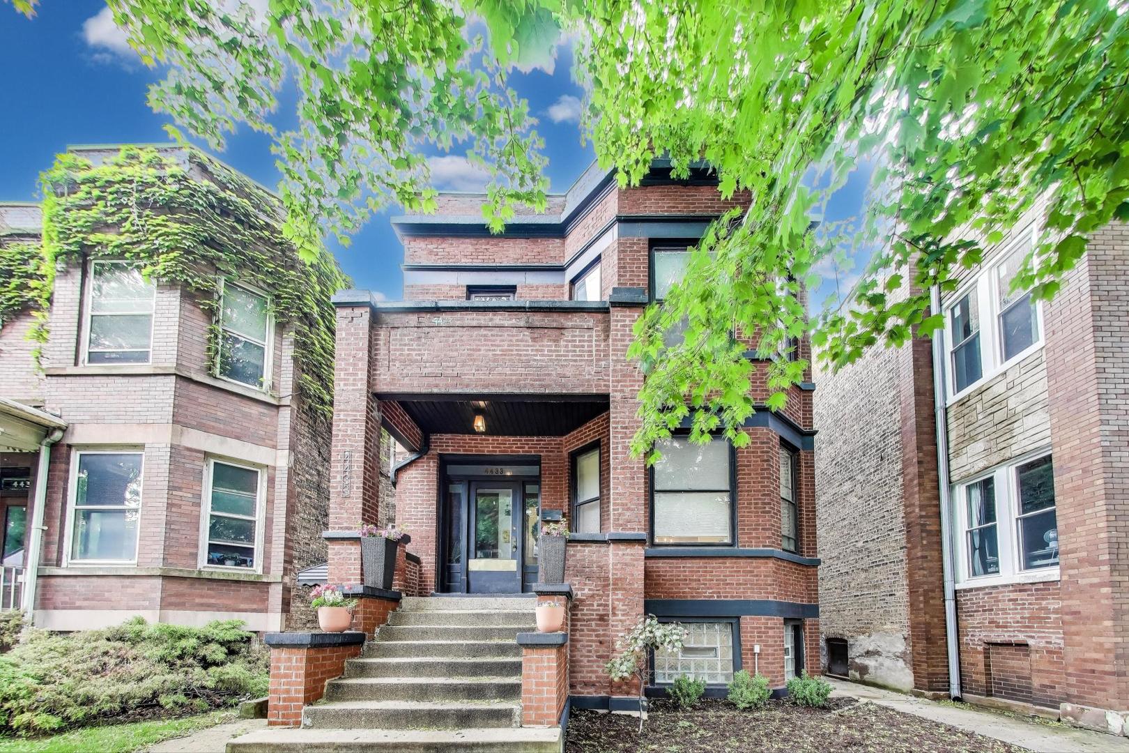 4433 N Artesian Avenue