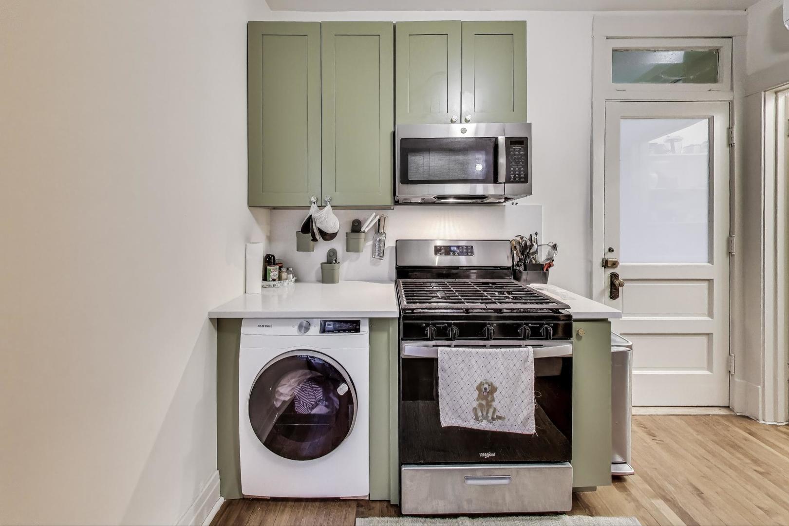 4433 N Artesian Avenue