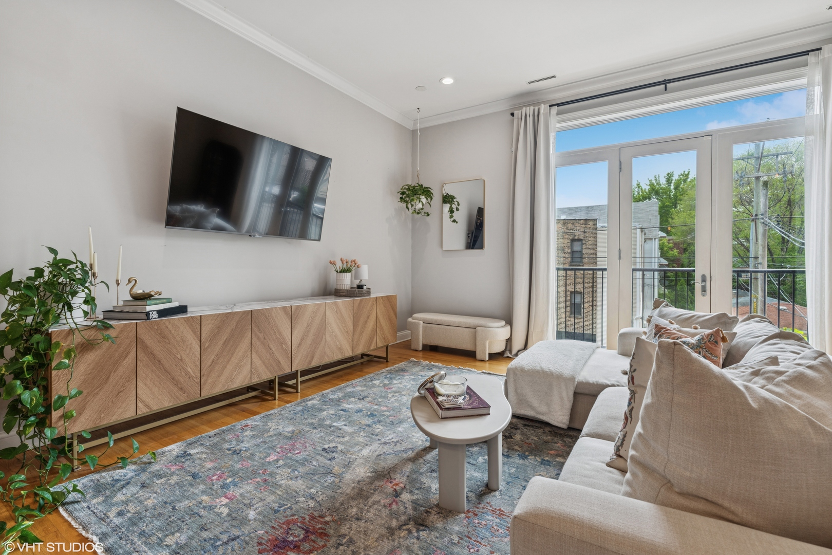 2007 W Belmont Avenue Unit: 2W