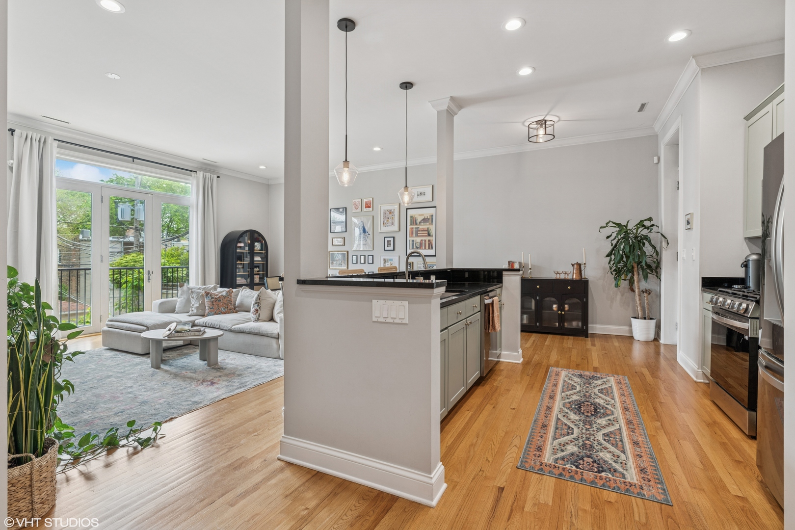 2007 W Belmont Avenue Unit: 2W