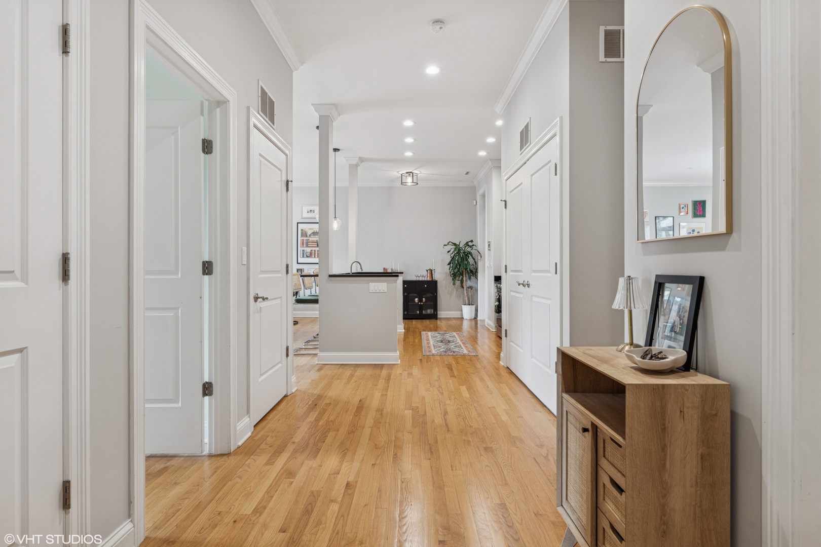 2007 W Belmont Avenue Unit: 2W