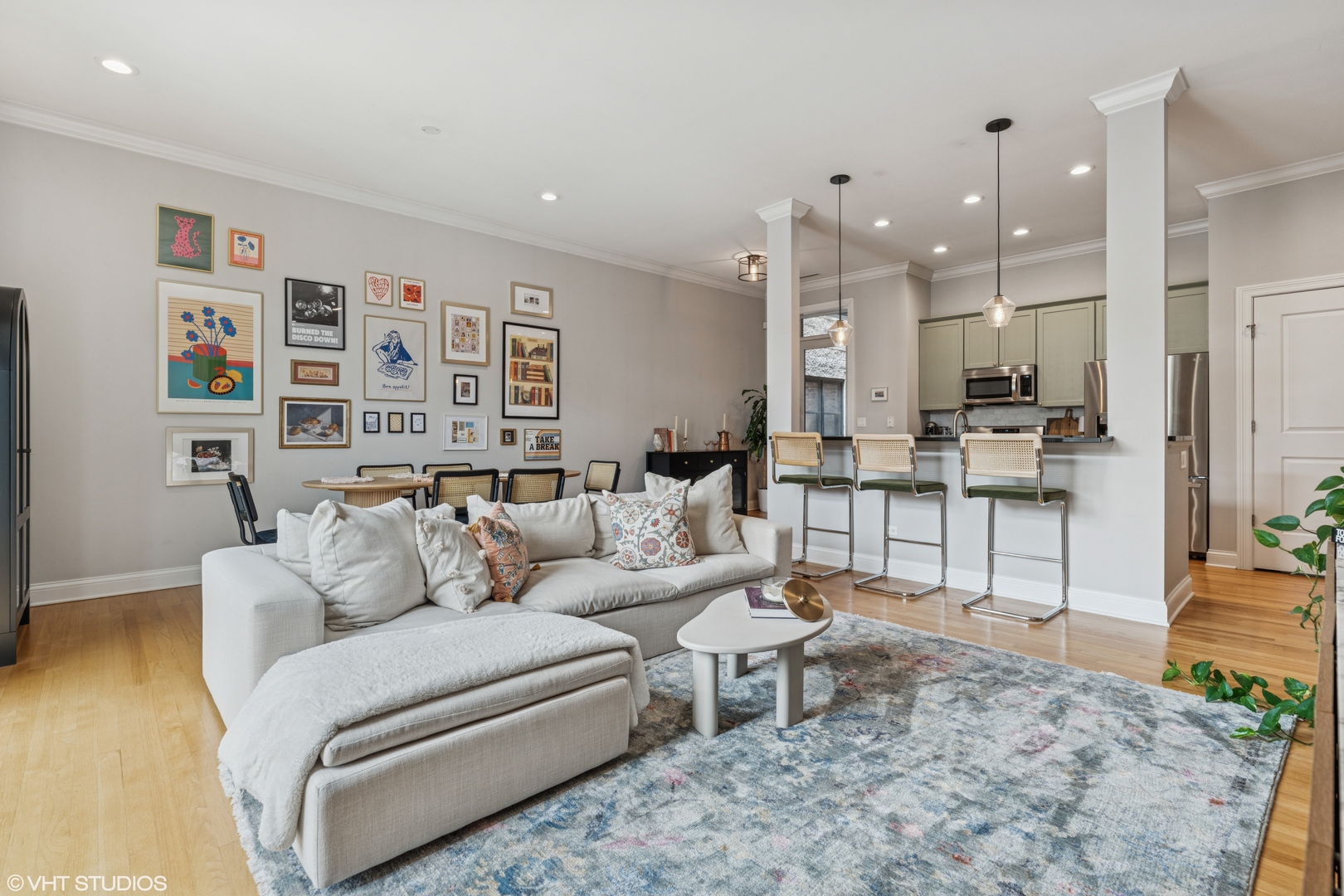 2007 W Belmont Avenue Unit: 2W