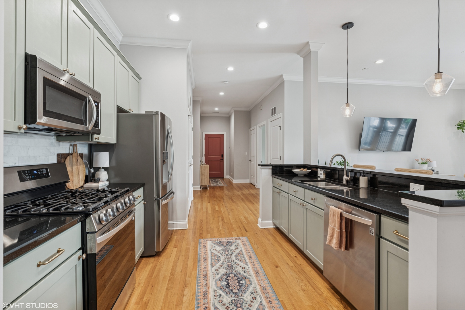 2007 W Belmont Avenue Unit: 2W