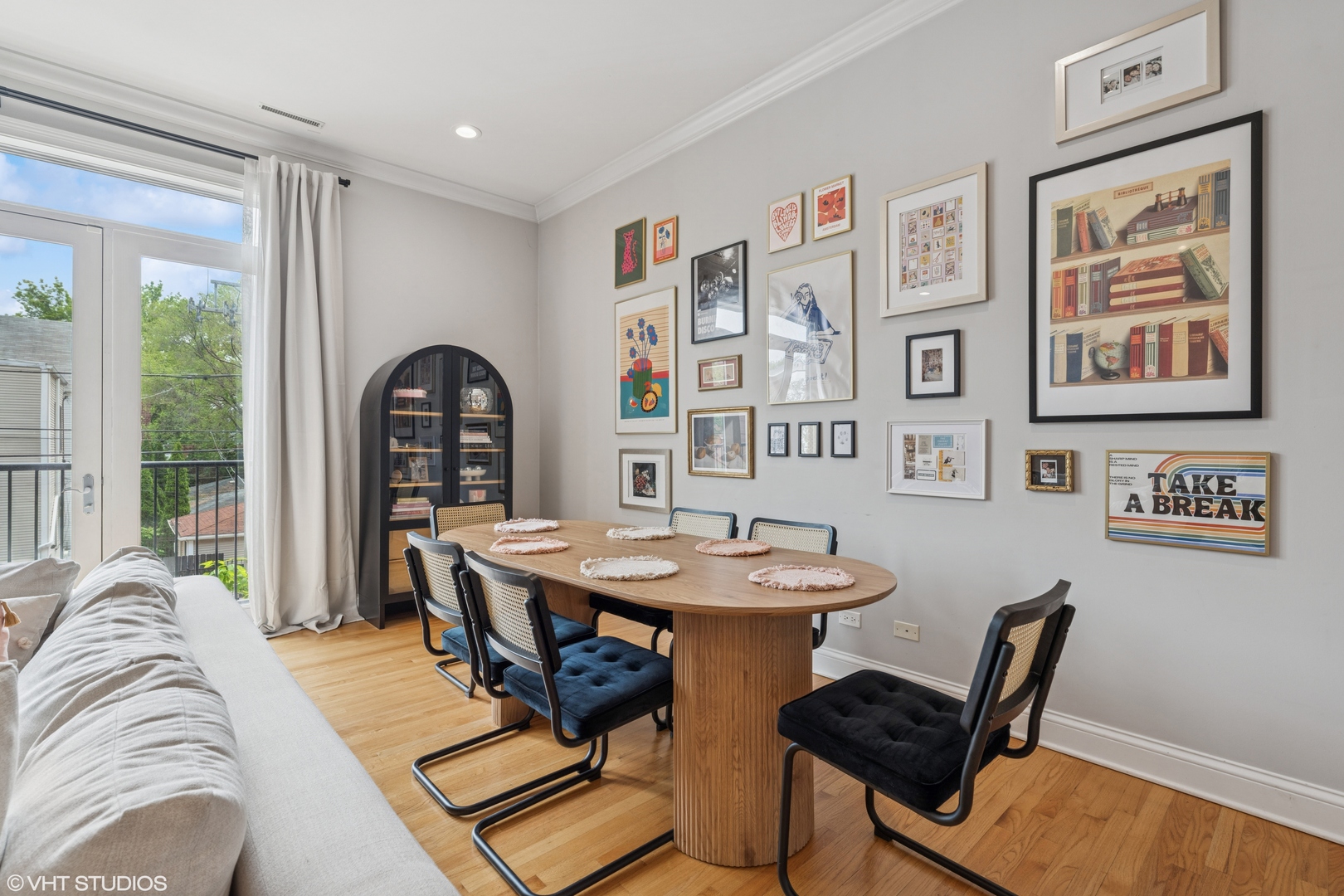 2007 W Belmont Avenue Unit: 2W