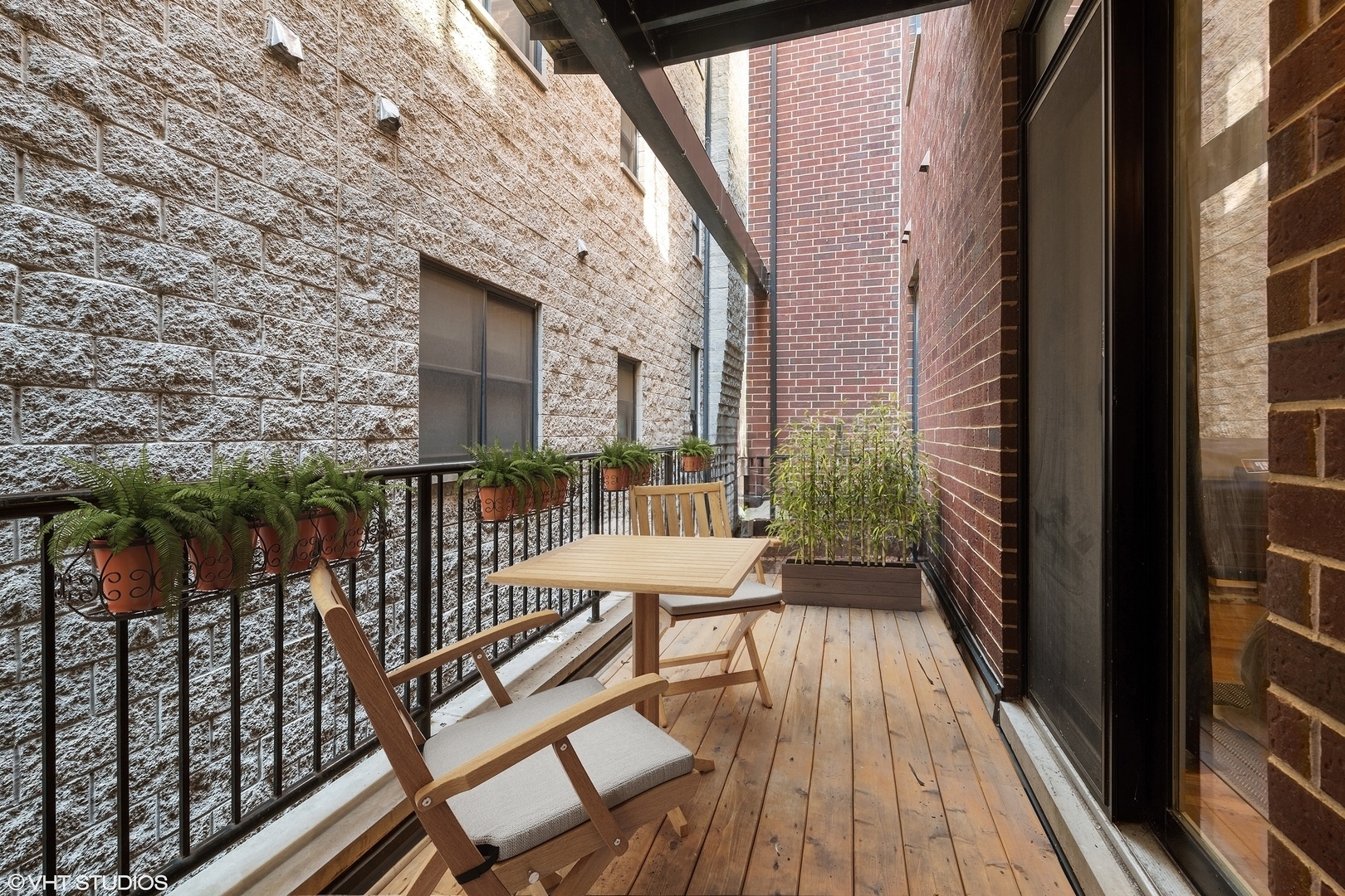 2007 W Belmont Avenue Unit: 2W