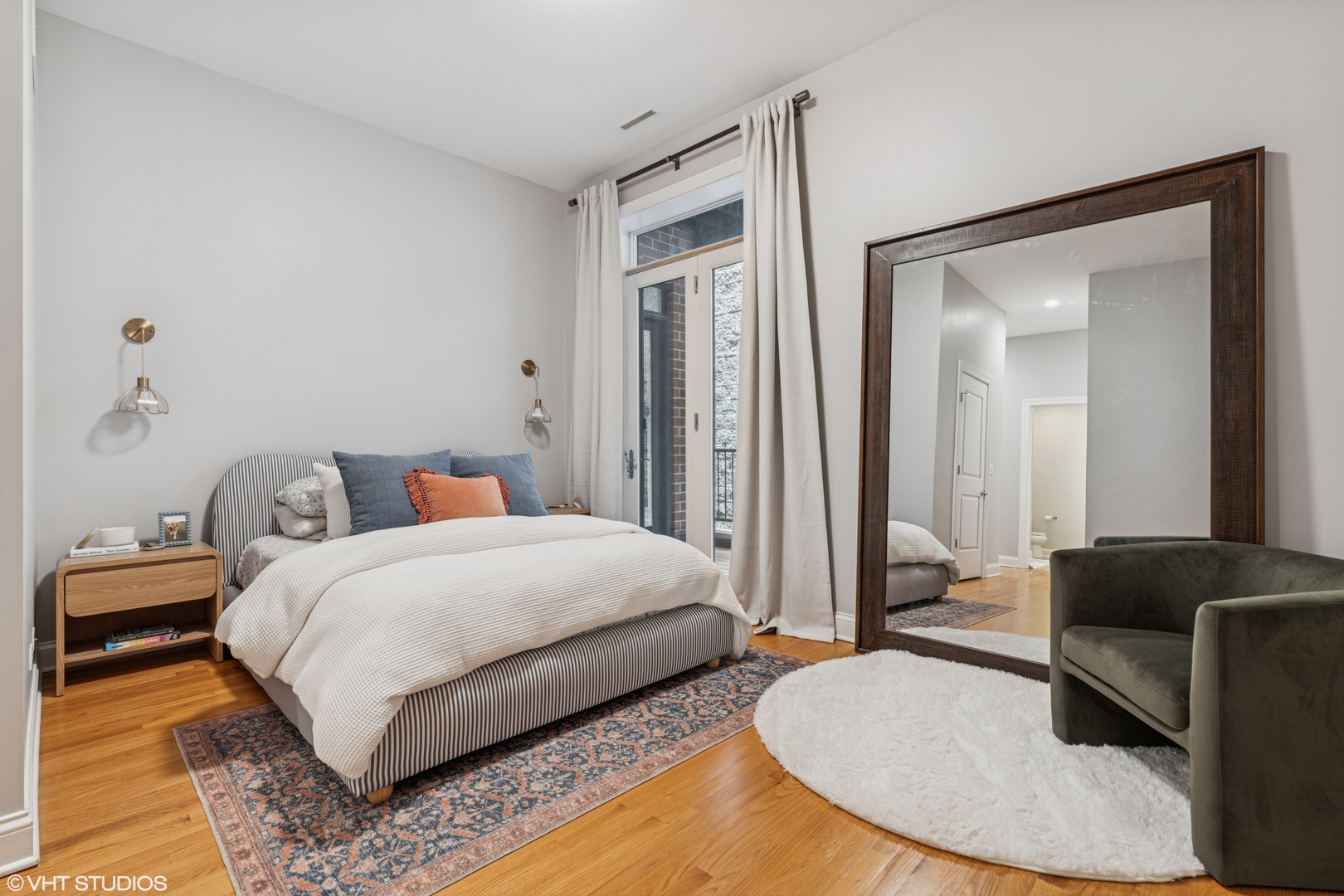 2007 W Belmont Avenue Unit: 2W