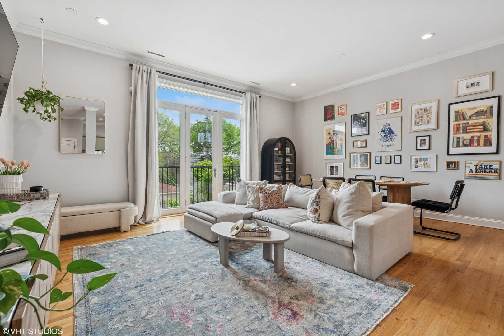 2007 W Belmont Avenue Unit: 2W