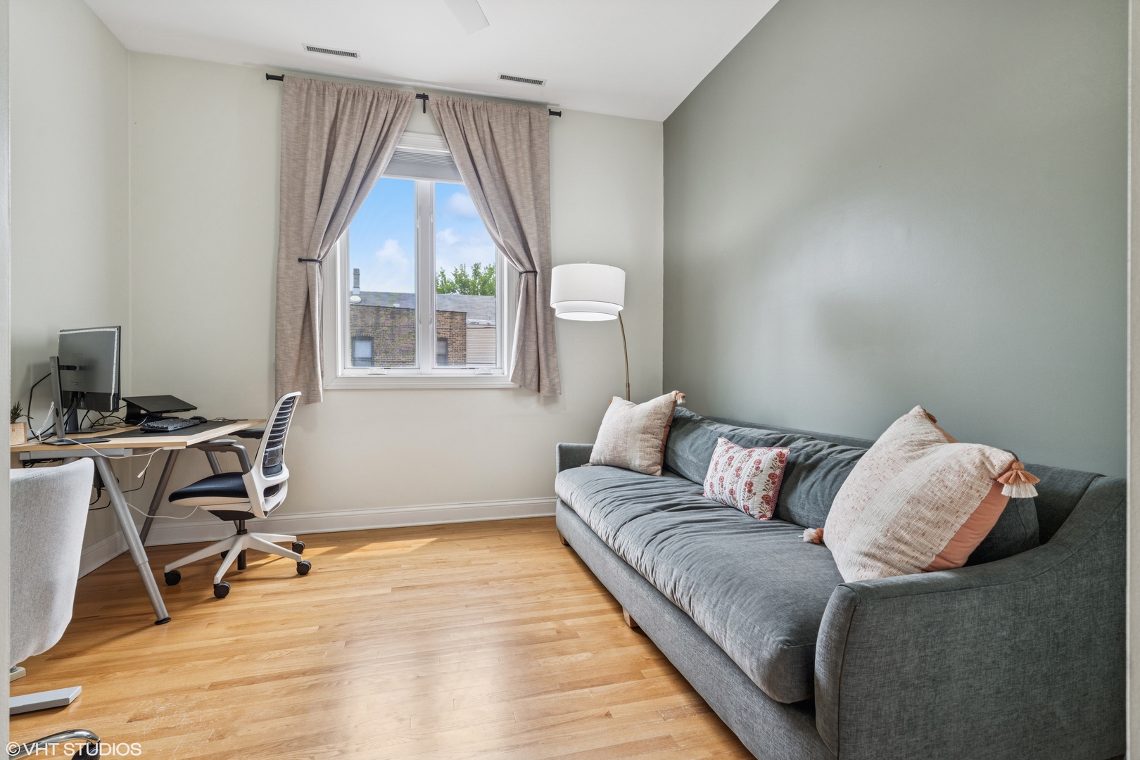 2007 W Belmont Avenue Unit: 2W