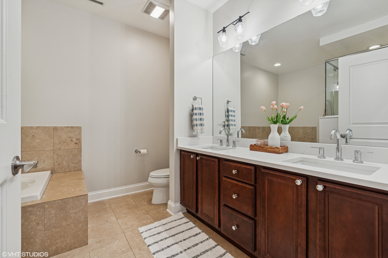 2007 W Belmont Avenue Unit: 2W