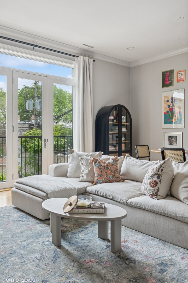 2007 W Belmont Avenue Unit: 2W