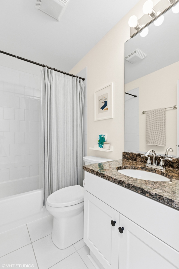 2139 W Roscoe Street Unit: 3E