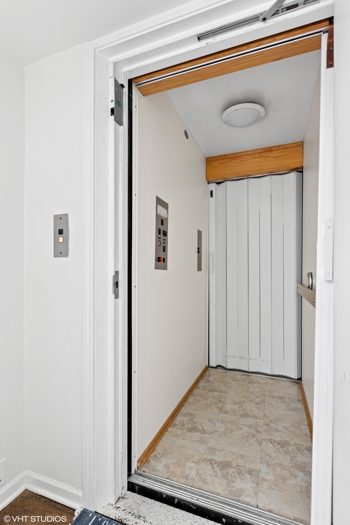 2139 W Roscoe Street Unit: 3E