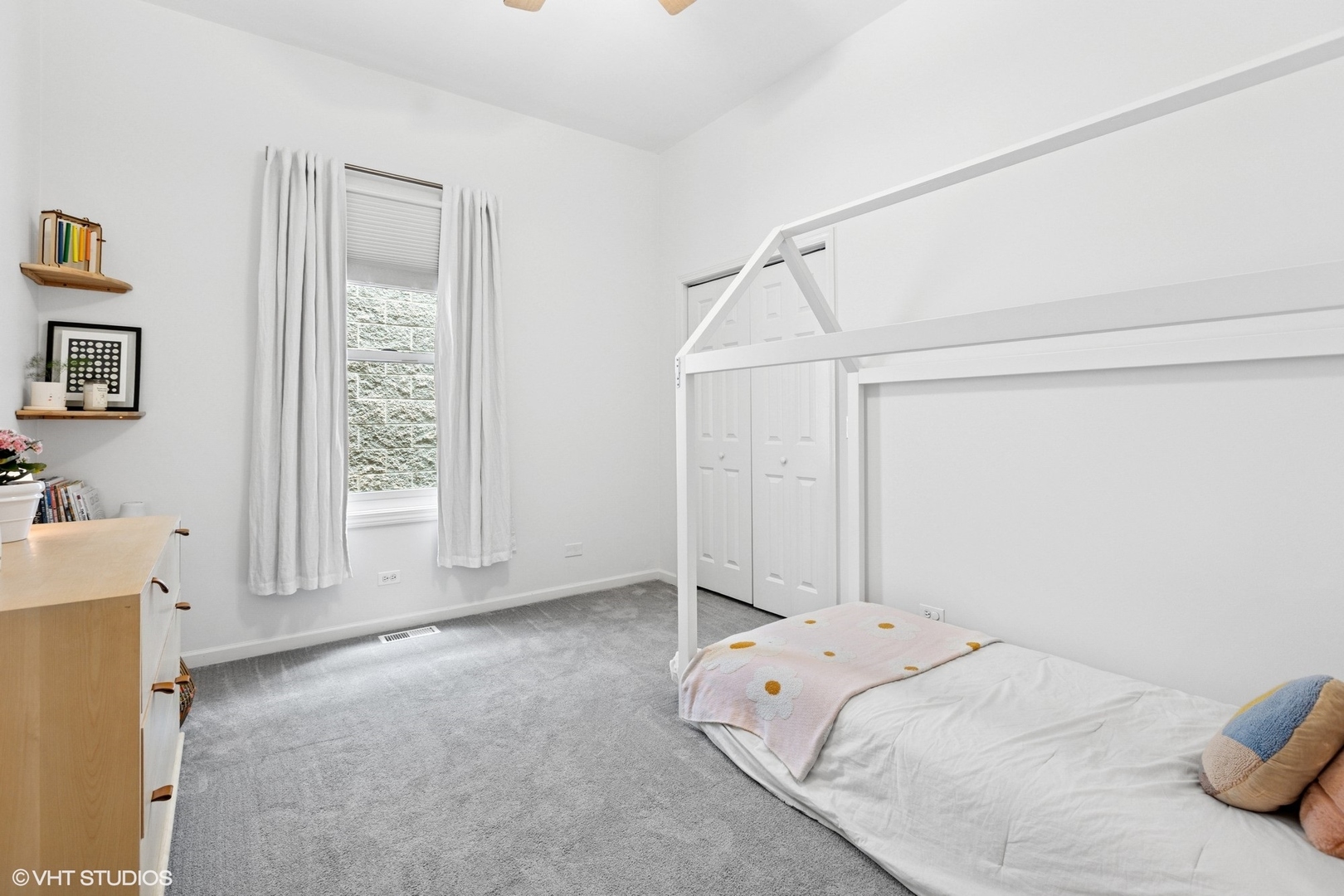 2139 W Roscoe Street Unit: 3E