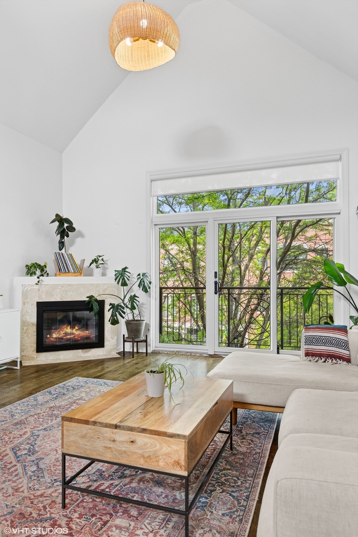 2139 W Roscoe Street Unit: 3E